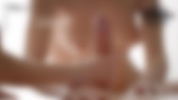 Skærmgreb #10 fra filmen 4 hænder penis massage