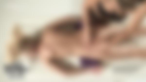 Ekrāna paņemšana #11 no filmas Svētlaimīgā ķermeņa masāža