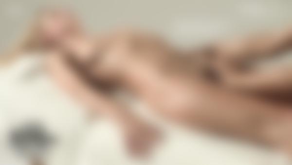 Ekrāna paņemšana #12 no filmas Svētlaimīgā ķermeņa masāža