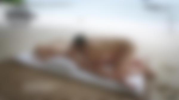 Skärmgrepp #9 från filmen Erotisk strandmassage