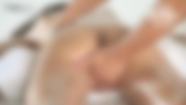 Zrzut ekranu #12 z filmu Pierwszy masaż erotyczny