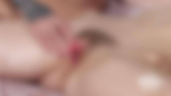 Skärmgrepp #11 från filmen Hera och Inga Orgasmic Girls Massage Del 2