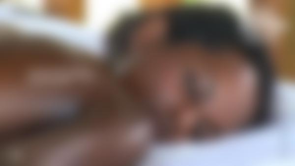 Screenshot #11 dal film Massaggio tropicale mauriziano