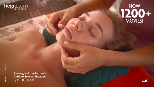 Skærmgreb #1 fra filmen Udendørs sensuel massage