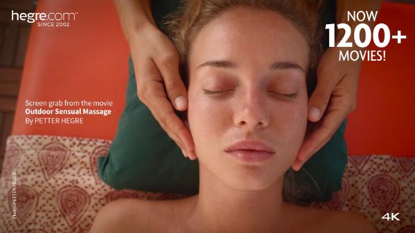 Skærmgreb #2 fra filmen Udendørs sensuel massage