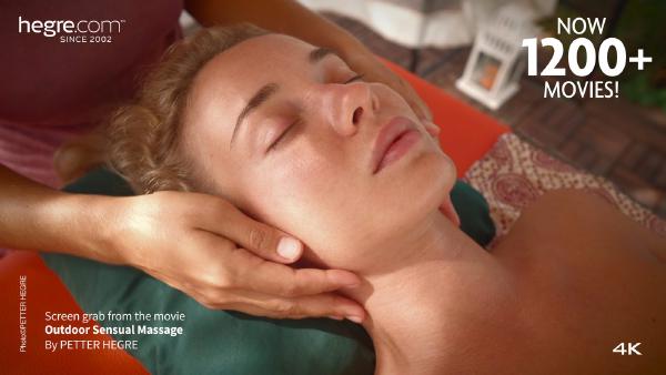 Skærmgreb #3 fra filmen Udendørs sensuel massage