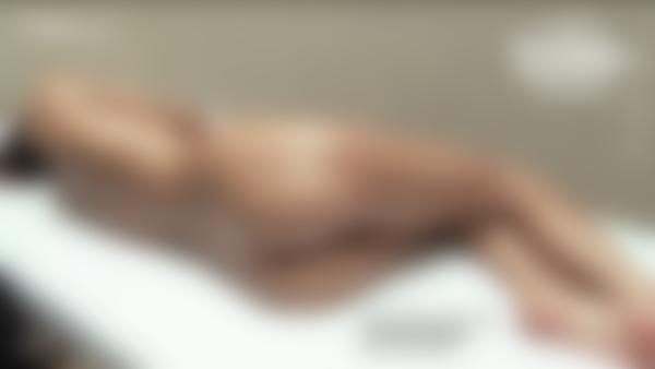 Kuvakaappaus #10 elokuvasta Sensual öljyhieronta