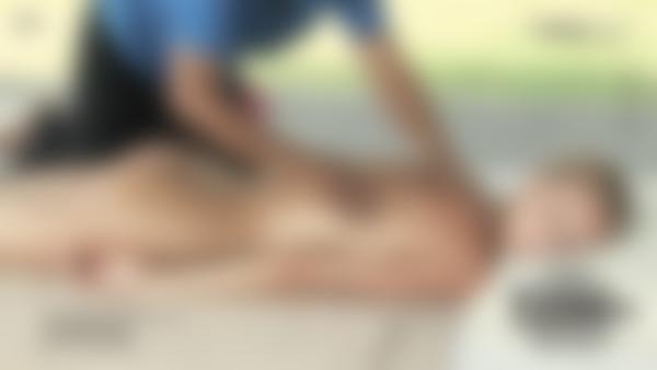 Skærmgreb #12 fra filmen Thai oliemassage