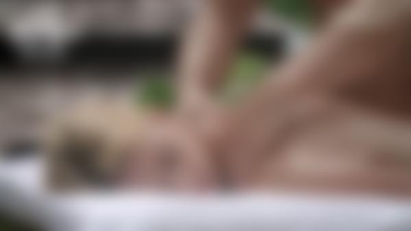 Skärmgrepp #10 från filmen Tropisk Tantramassage