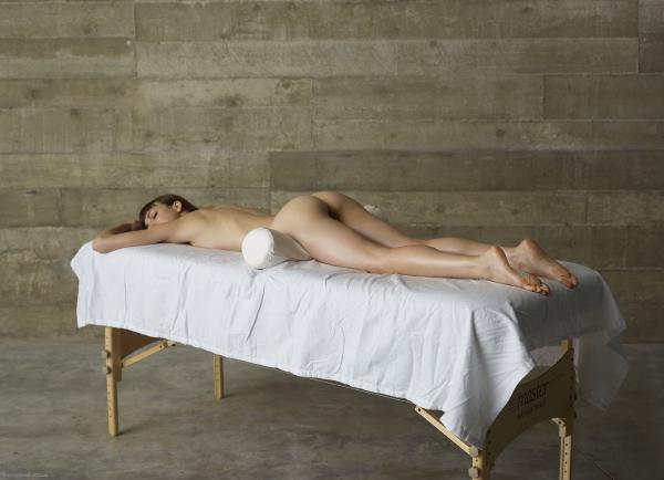 Bild #7 aus der Galerie Alex und Flora sinnliche Massage Teil 1
